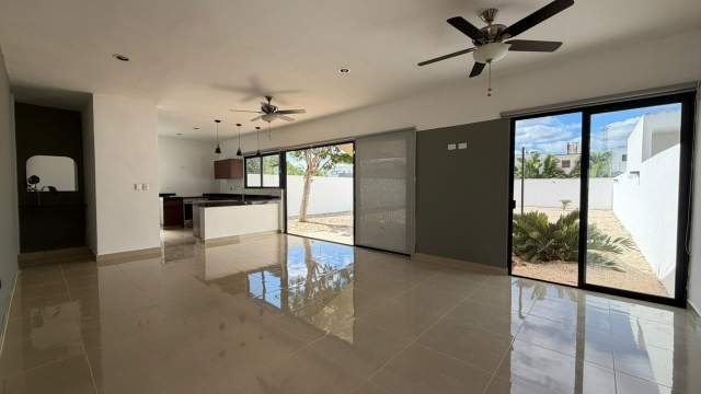 Casa equipada con recámara en planta baja, en zona norte.