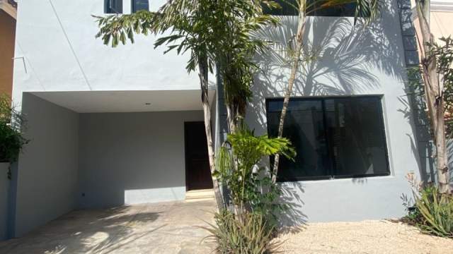 Casa de 3 habitaciones, dentro de periférico, con alberca.