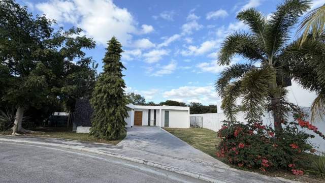 Casa de una planta, de 3 recámaras + family room en La Rejoyada.