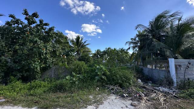 Terreno en venta en Chelem, a pocos metros de la playa, cuarta fila.