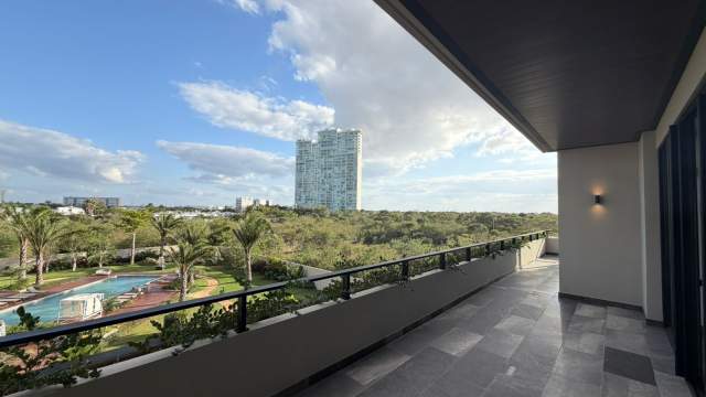 Departamento semi-amueblado de 2 recámaras, con balcón extendido, en Arthouse.