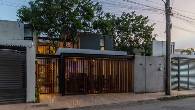 Casa semi amueblada, con piscina y paneles solares, cerca de Av. Temozón.