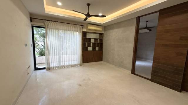 Departamento en PLANTA BAJA, de 3 recámaras, cuarto de servicio, en OMH.