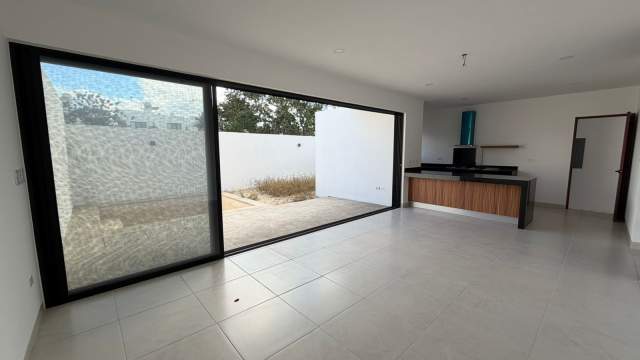 Casa en esquina, de 3 recámaras, family room, lista para entrega.