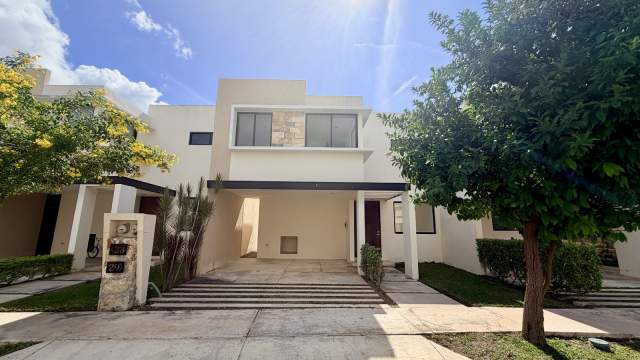 Casa nueva, entrega inmediata, dentro de privada en Conkal.