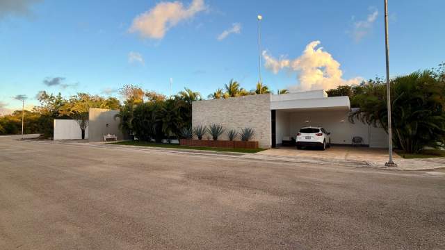 ¡Casa en venta!  de una planta, con amplio terreno, dentro de privada.