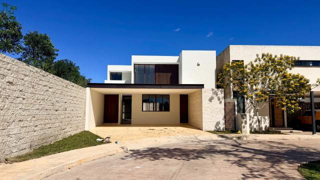 Residencia de lujo dentro de privada con amenidades, en zona country.