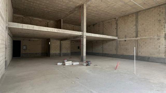 Locales en renta sobre vialidad muy transitada.