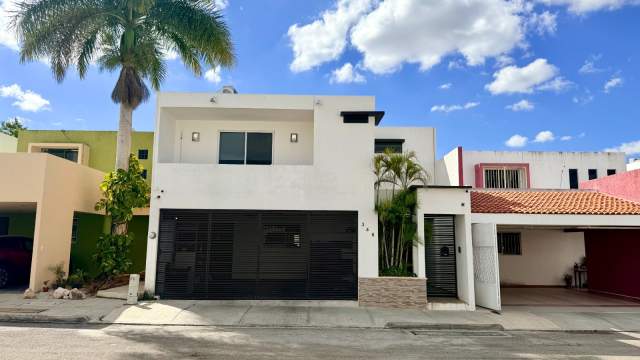 Casa de 3 recámaras, equipada y con alberca, en Xcumpich.