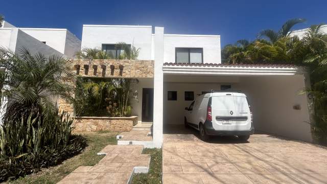 Casa de 3 recámaras, sin muebles, en Cocoyoles.