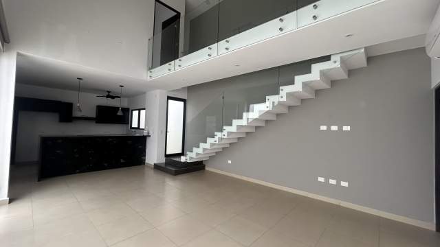 Townhouse de 2 recámaras, sin amueblar, en privada en Temozon.