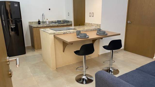 Departamento de 1 recámara, en PB, amueblado, con alberca privada y amenidades.