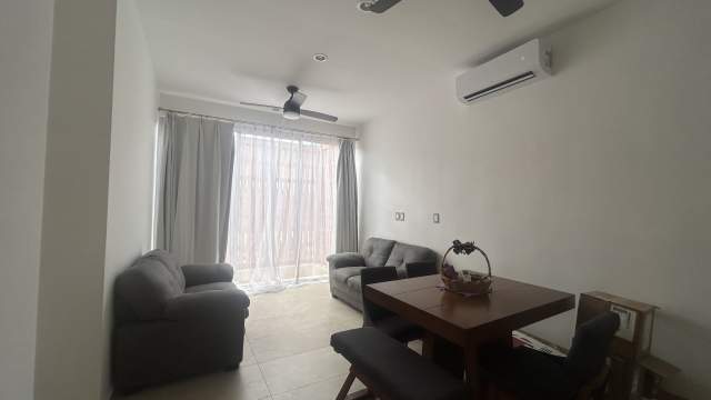 Departamento de 2 recámaras, en PB, amueblado, con alberca privada y amenidades.
