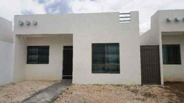 En renta casa amueblada de una planta y 2 habitaciones, situada  en Las Américas.