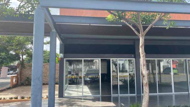 Amplio local comercial con terraza, en avenida importante en el norte de Mérida.