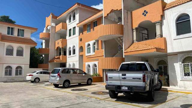 Departamento amueblado en edificio sobre la Avenida del Campestre.