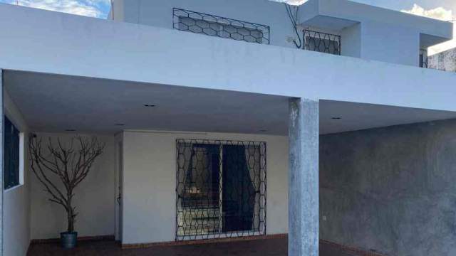 Cómoda casa de 3 recámaras, amueblada y equipada, ubicada en Las Brisas.