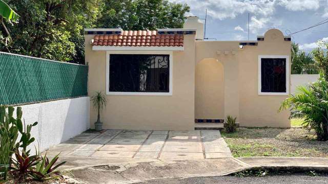 Casa de 1 planta ubicada en Chuburna, dentro de calle cerrada.