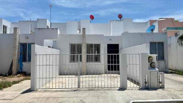 Casa dentro de privada en zona poniente.