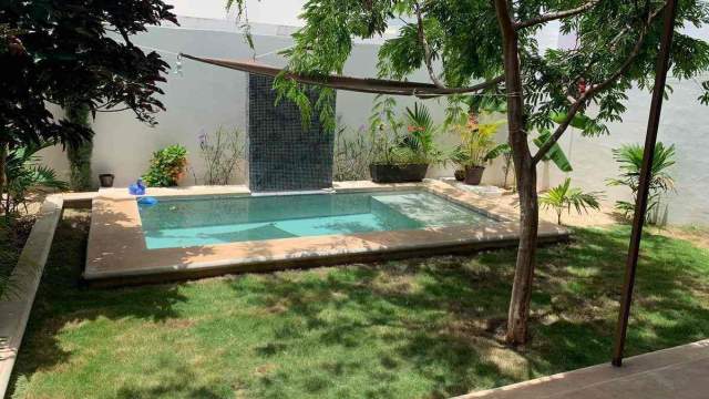 ¡Hermosa casa amueblada con piscina! con excelente ubicación al norte de Mérida.