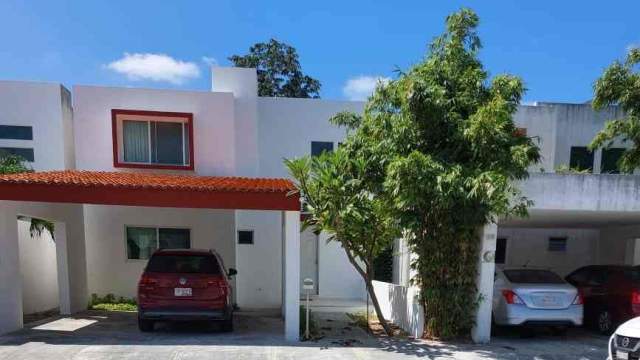 Casa amueblada dentro de privada residencial a pasos de Plaza Altabrisa.