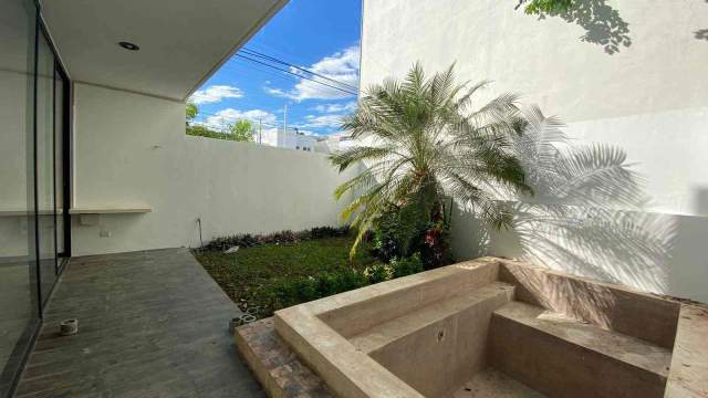 Townhouse en renta, con piscina y rooftop, acabados de lujo y excelente ubicación.