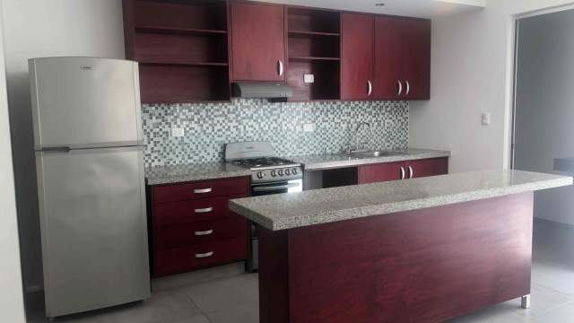 Bonito Townhouse con amplio patio, en excelente zona.