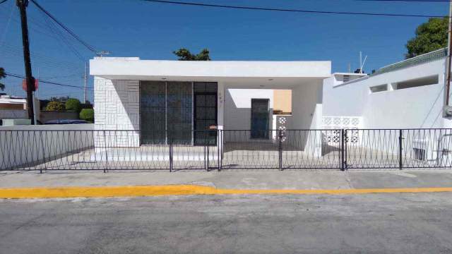 En renta hermosa casa de una planta, al norte de la ciudad.