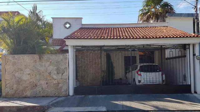 Casa de 3 recámaras, en Colonia Chuburna de Hidalgo (se vende sin muebles)