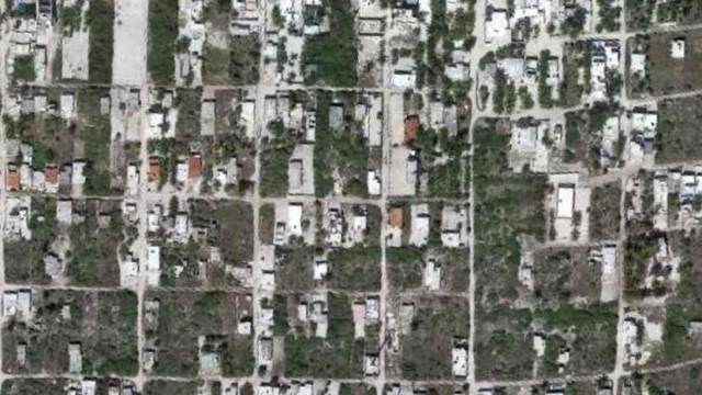 Terreno a pie de carretera, cerca del Oxxo de Chicxulub, ideal para comercio.