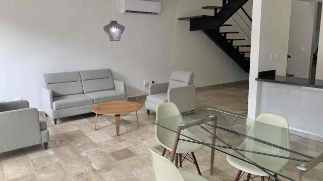 Precioso Townhouse completamente amueblado y con alberca.