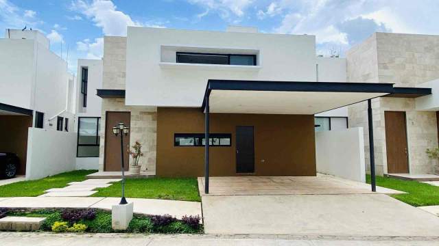 Exclusiva y amplia casa con piscina, dentro de privada en excelente ubicación.