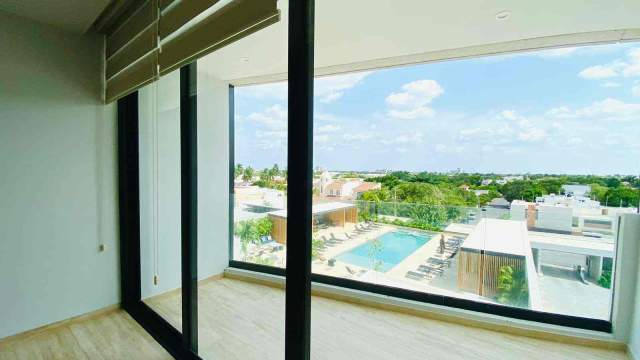 Departamento de lujo, con vista a la piscina, en Town Square.