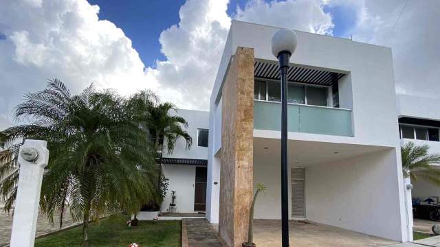 Casa de 3 recámaras, en Privada ubicada en Santa Gertrudis Copó.