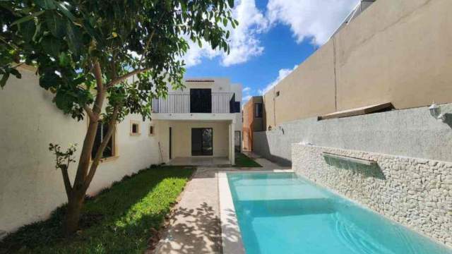 Casa en renta de 3 recámaras y piscina, dentro de Privada Monterreal.