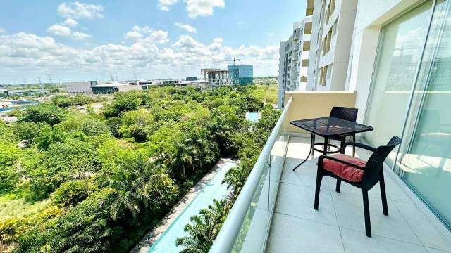 Departamento amueblado, con vista al parque, en Vía Montejo.