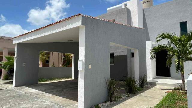 Casa de 3 habitaciones, con paneles solares, en privada al norte de Mérida.