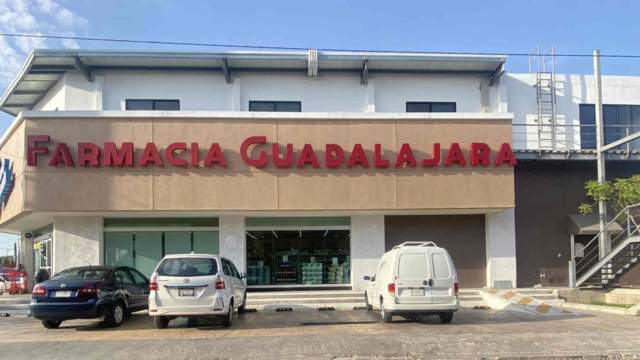 Ofibodega en planta alta, con ascensor de carga.