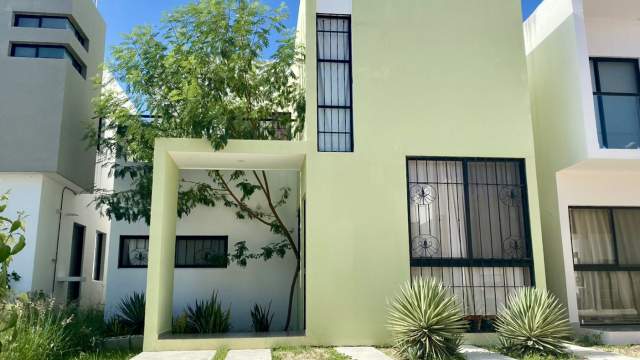 Casa en renta CON MUEBLES O SIN MUEBLES, de 3 recámaras, en Floresta Residencial