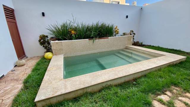 Casa amueblada, de 3 recámara, con alberca, remodelada y paneles solares.