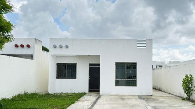 Casa de 1 planta, 2 recámaras y cuarto de servicio en Las Américas.