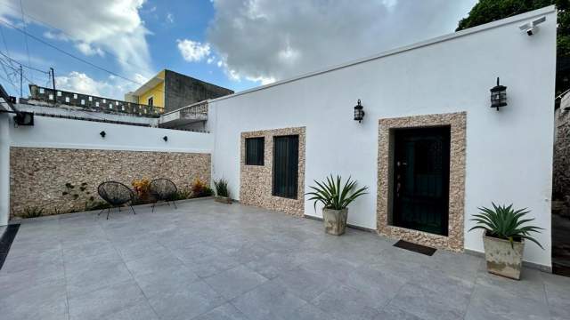 Casa amueblada y de una planta, a pocas calles del parque La Plancha.