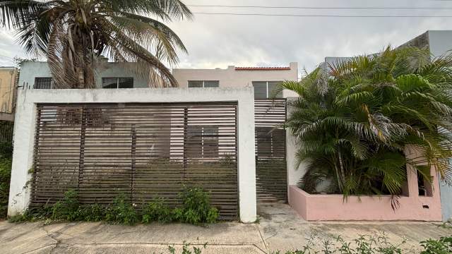 Casa de 2 habitaciones en Francisco de Montejo, cercana al periférico.