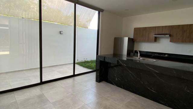 Townhouse de 2 recámaras, sin amueblar, en privada.