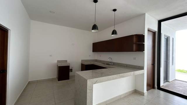 Townhouse de 2 recámaras, sin amueblar, con alberca, en zona norte.