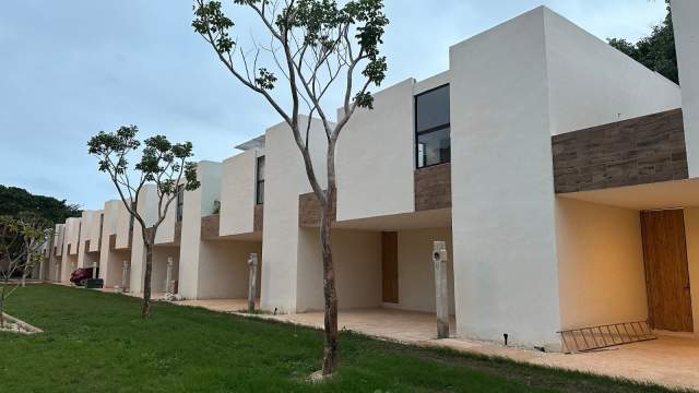 Townhouse con alberca, dentro de privada con amenidades.