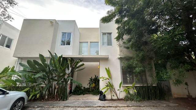 Townhouse en renta, SIN MUEBLES , a pocas calles de Prolongación Montejo.