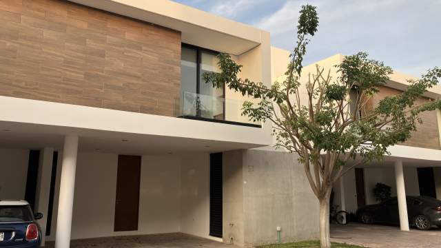 Townhouse, de 3 recámaras, con piscina.