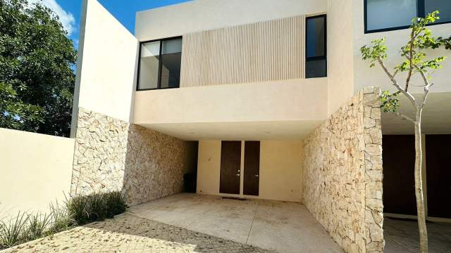 Townhouse con rooftop, jardín y cuarto de servicio, dentro de privada.