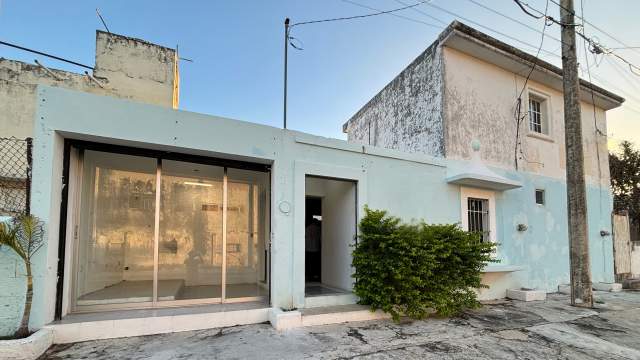 Local comercial con área de exhibición, en García Gineres.